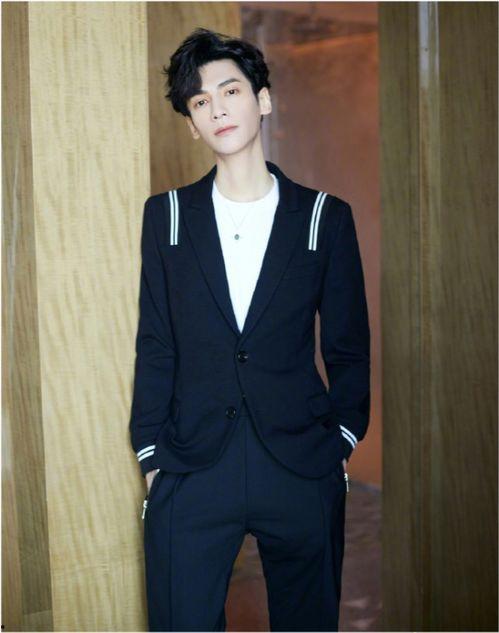 吃瓜娱乐圈 罗云熙是谁