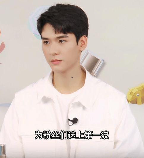 娱乐圈吃瓜群龚俊,娱乐圈吃瓜群中的焦点人物