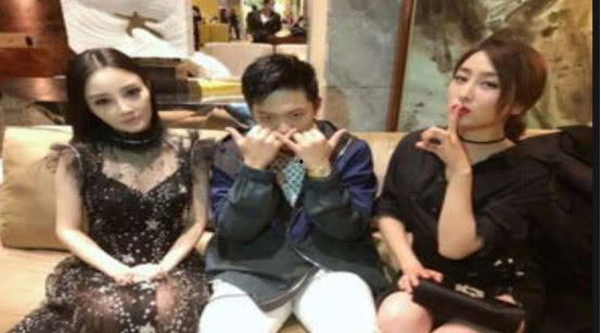 娱乐圈姑婆吃瓜,姑婆吃瓜，揭秘明星幕后故事